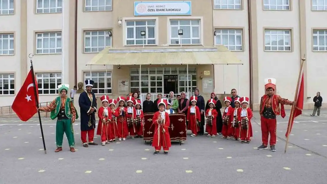 'Mektepli minik mehteranlar geçmişten geleceği köprü oluyor'