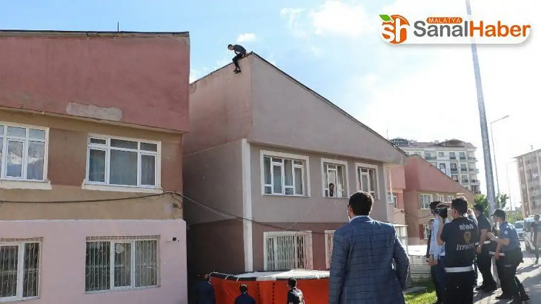 Meraklı vatandaşlar intihar girişimini sosyal medyadan canlı yayınladı