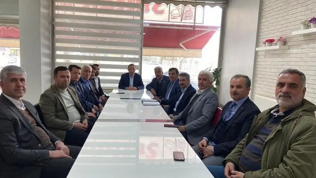 'Merkez ilçe meclis üyeleriyle parti teşkilatı toplantı yaptı'