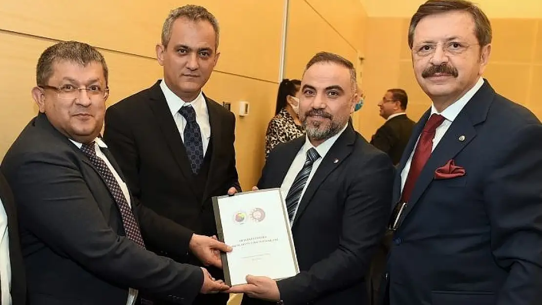 'Mesleki eğitim dosyası Bakan Özer´e sunuldu'