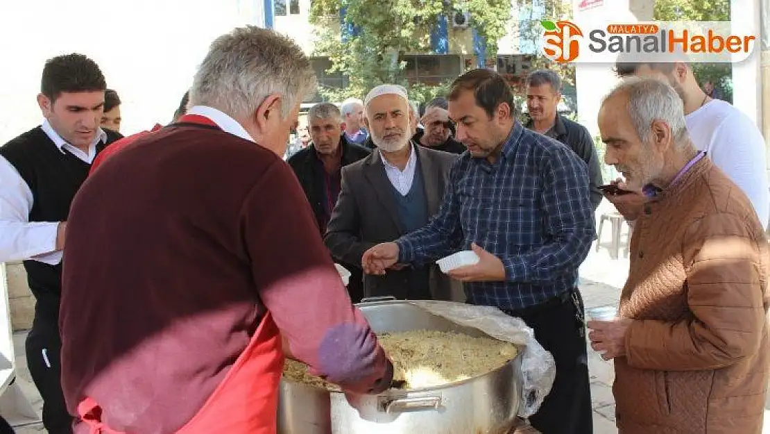 Mevlid-i Nebi Haftası münasebetiyle cemaate pilav dağıtıldı