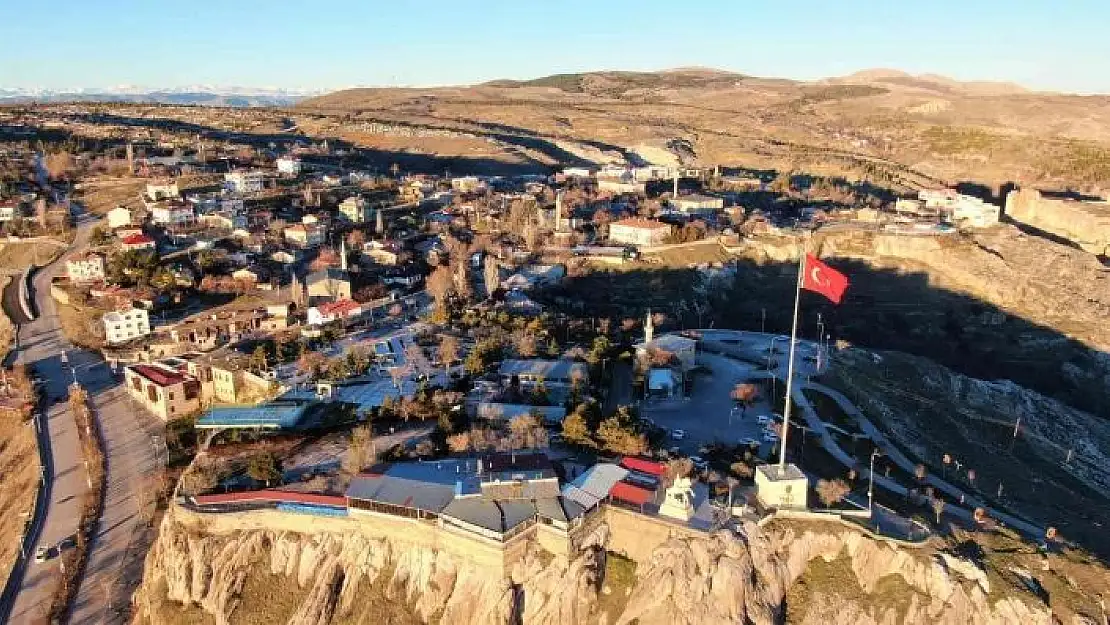 'Mevsimler tersine döndü: Batıda kar yağarken Elazığ´da bahar havası yaşanıyor'