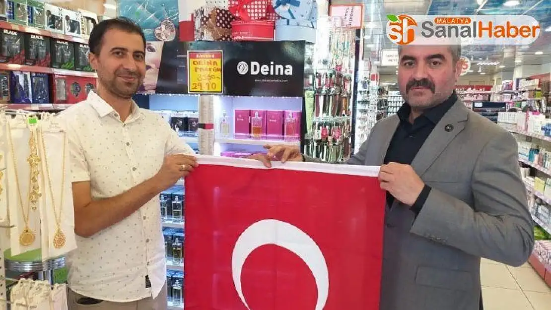 MHP'den Barış Pınarı Harekatına Türk Bayraklı destek