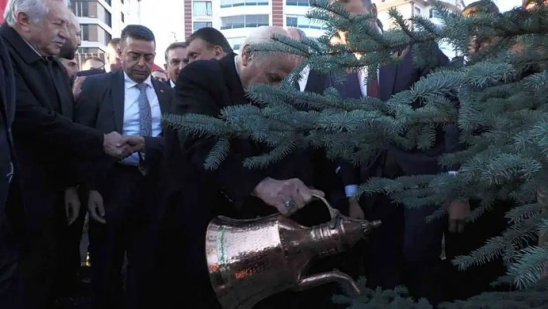 'MHP Lideri Devlet Bahçeli, adının verildiği hatıra ormanına fidan dikti'