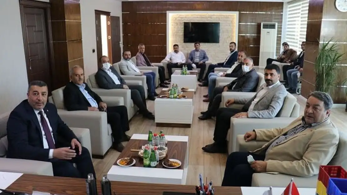 'MHP´nin borsa ziyaretinde kayısı konuşuldu'