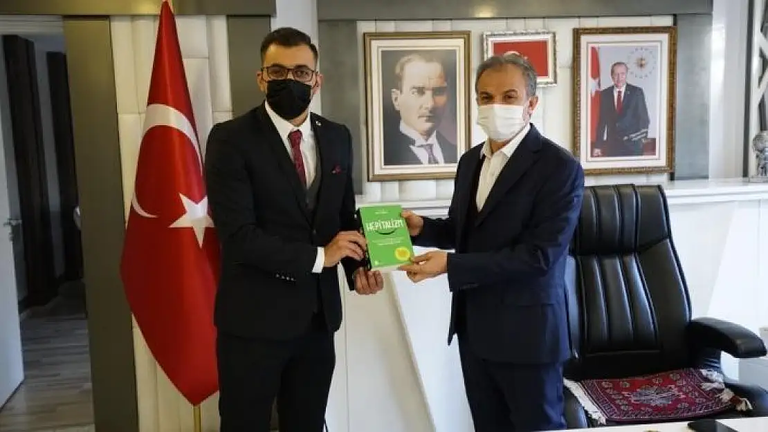 'Mikrokredi Başkan Kılıç´a kitap hediye etti'