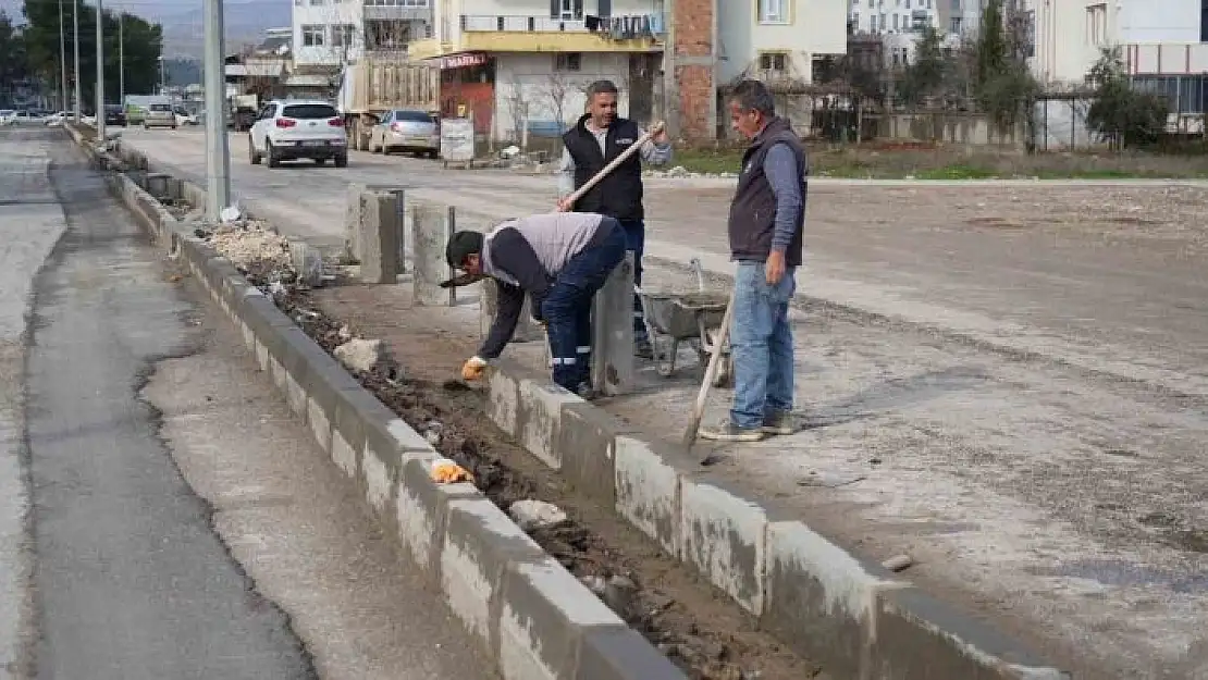 'Millet Caddesinde refüj düzenleme çalışmaları devam ediyor'