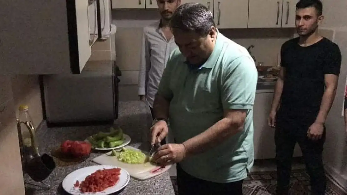 'Milletvekili Fendoğlu üniversite öğrencileri için sahur yemeği hazırladı'