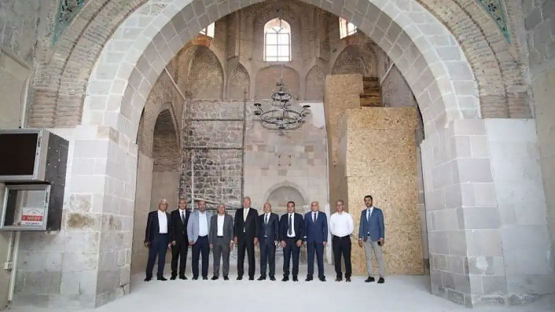 'Milletvekili Kahtalı, restorasyon çalışmaları süren camiyi ziyaret etti'