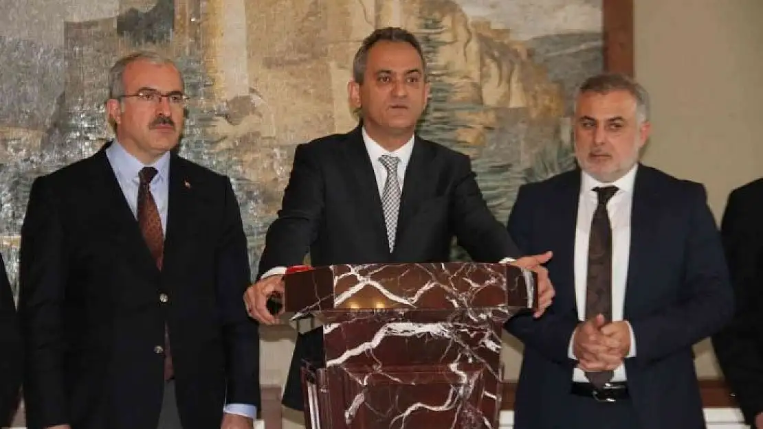 'Milli Eğitim Bakanı Mahmut Özer: ''364 milyonluk mevcut yatırımlara ilave olarak 1 milyarlık yatırımı Elazığ´a kazandırmış olduk'''