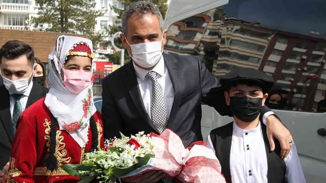 'Milli Eğitim Bakanı Özer: ''855 bin derslikte yüz yüze eğitime ara vermeden devam ediyoruz'''