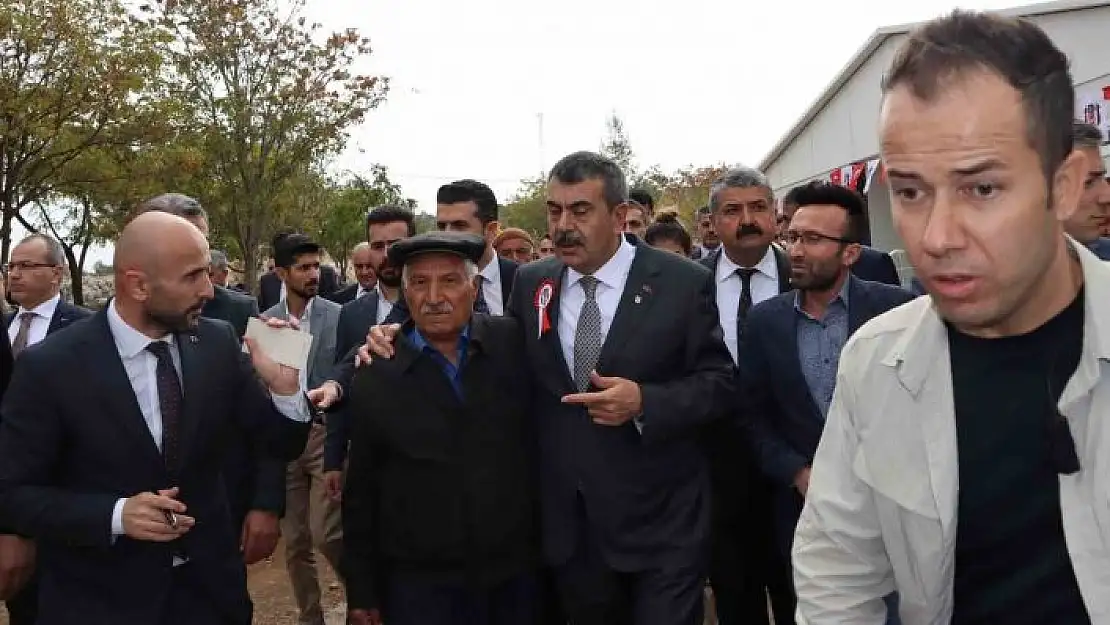 'Milli Eğitim Bakanı Tekin, şehit ailesiyle bir araya geldi'