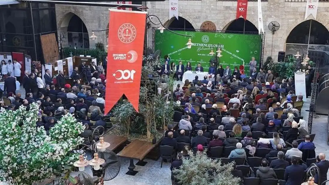 'Milli Eğitim Bakanı Tekin, Sivas´ta öğretmenlerle bir araya geldi'