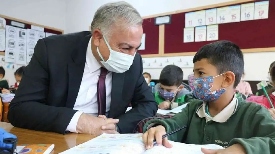 'Milli Eğitim Müdürü Gönen, öğretmen ve öğrencilerle bir araya geldi'