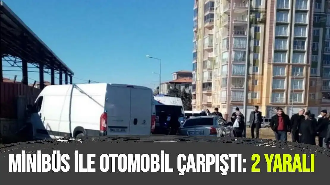 Minibüs ile otomobil çarpıştı