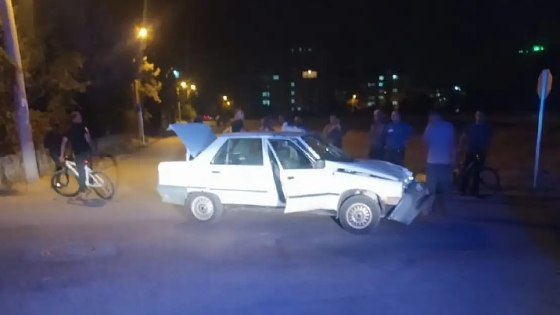 'Minibüs ile otomobil çarpıştı: 2 yaralı'