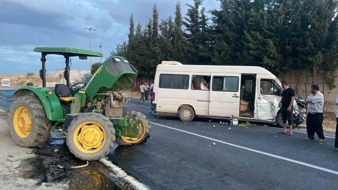 'Minibüs ile traktör çarpıştı: 5 yaralı'