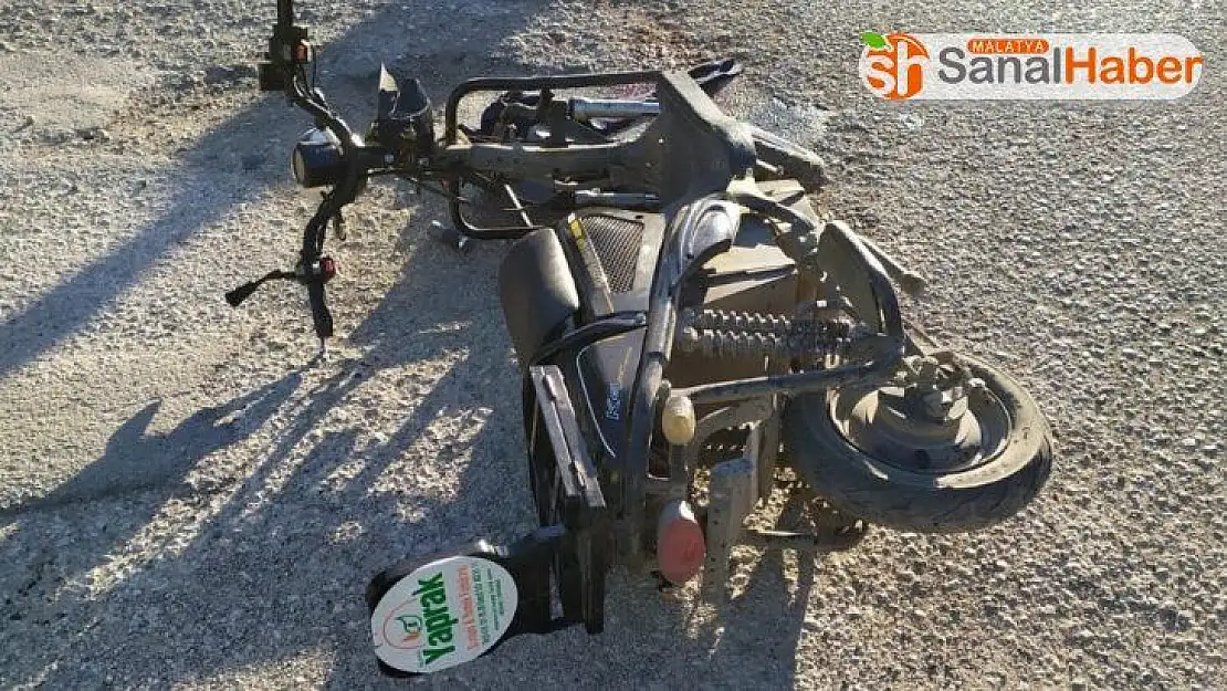 Minibüsle çarpışan elektrikli bisiklet sürücüsü ağır yaralandı