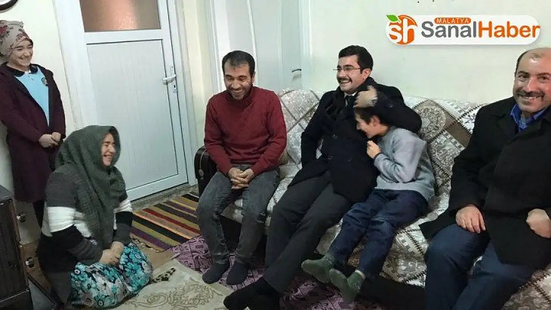 Minik kız öğrencinin ders çalışma masası talebi karşılandı
