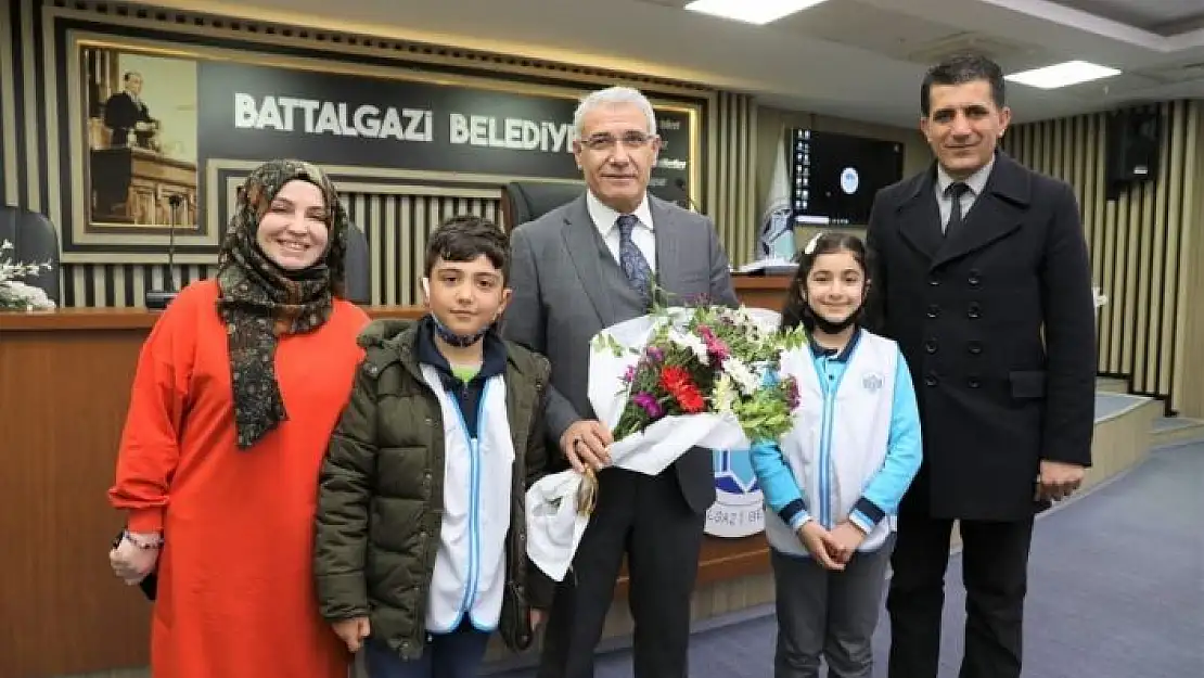 'Minik öğrencilerden Başkan Güder´e soru yağmuru'