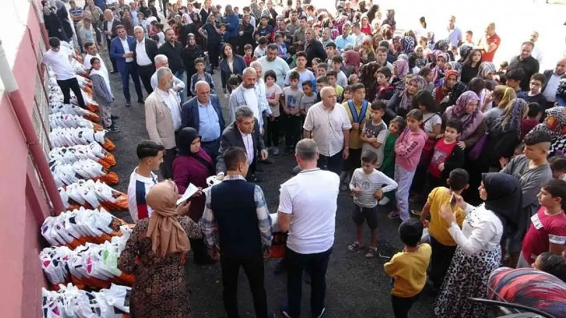 'Minik öğrencilere kırtasiye malzemesi'