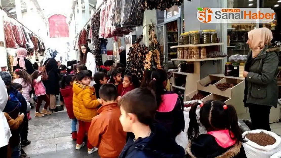 Minikler Şire Pazarını gezdi