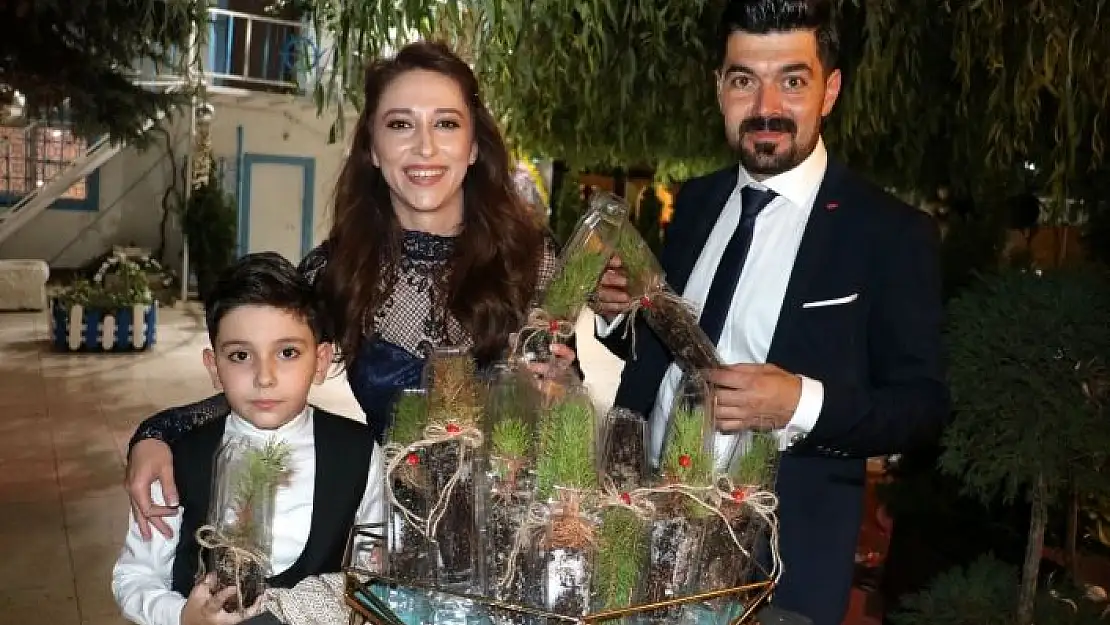'Misafirler şeker bekliyordu, düğünde dağıttıklarıyla takdir topladılar'