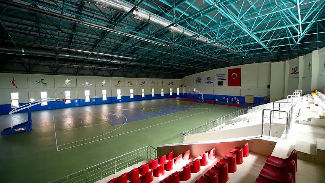 KAPALI SPOR SALONU PERŞEMBE GÜNÜ AÇILIYOR