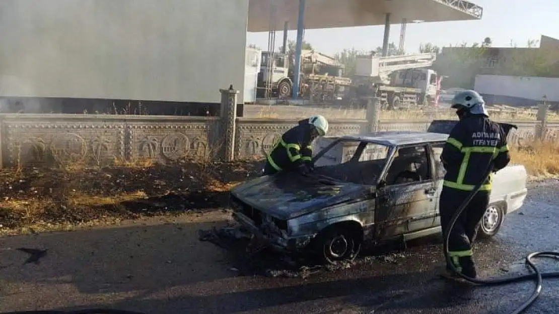'Motor bölümünden alev alan otomobil, kül oldu'