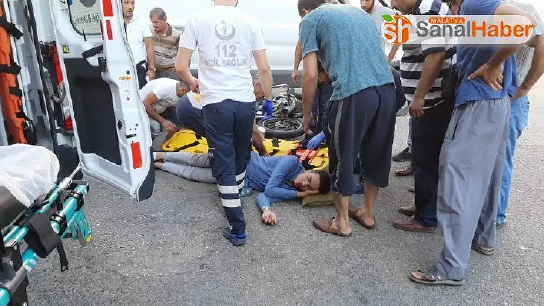 Motosiklet ile minibüs çarpıştı: 1 yaralı