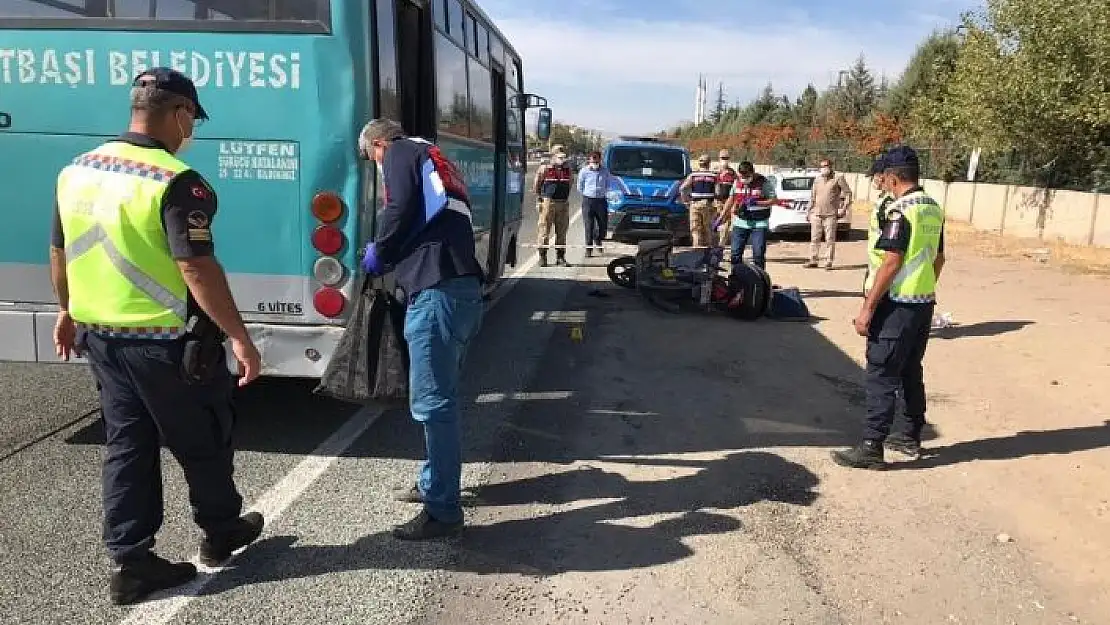 'Motosiklet, otobüse çarptı: 1 ağır yaralı'