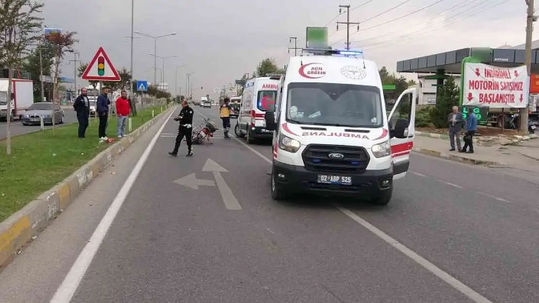 'Motosiklet yayaya çarptı: 2 yaralı'