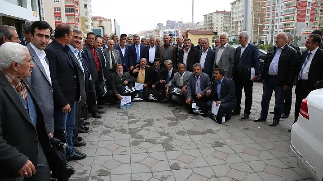 BATTALGAZİ BELEDİYESİ, 102 MAHALLE MUHTARINA BİLGİSAYAR VERDİ