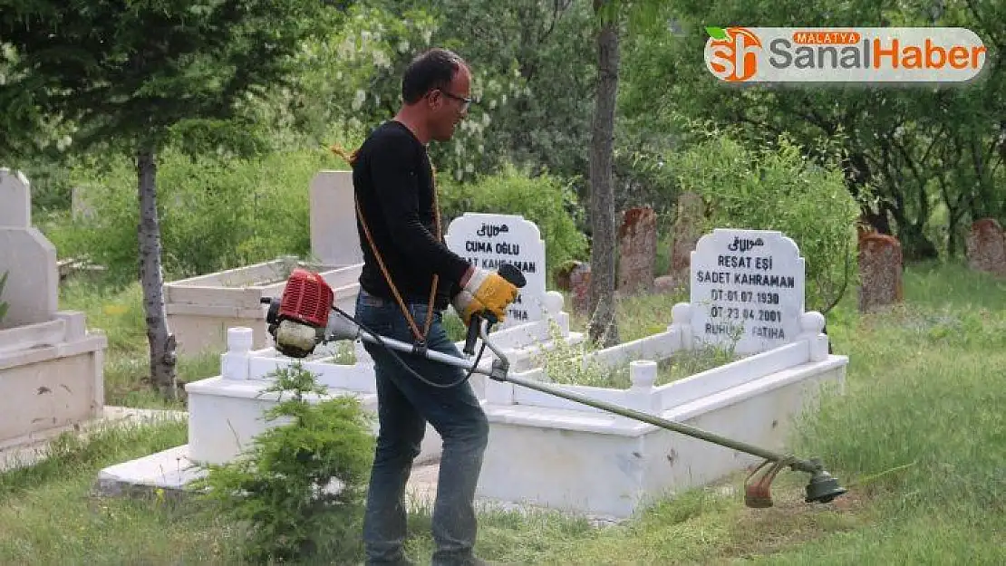 Muhtardan mahalle mezarlığına Vefa hizmeti
