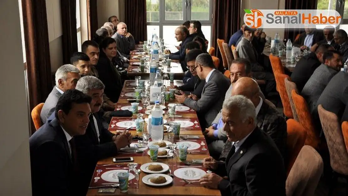 Muhtarlar yemekte bir araya  geldi