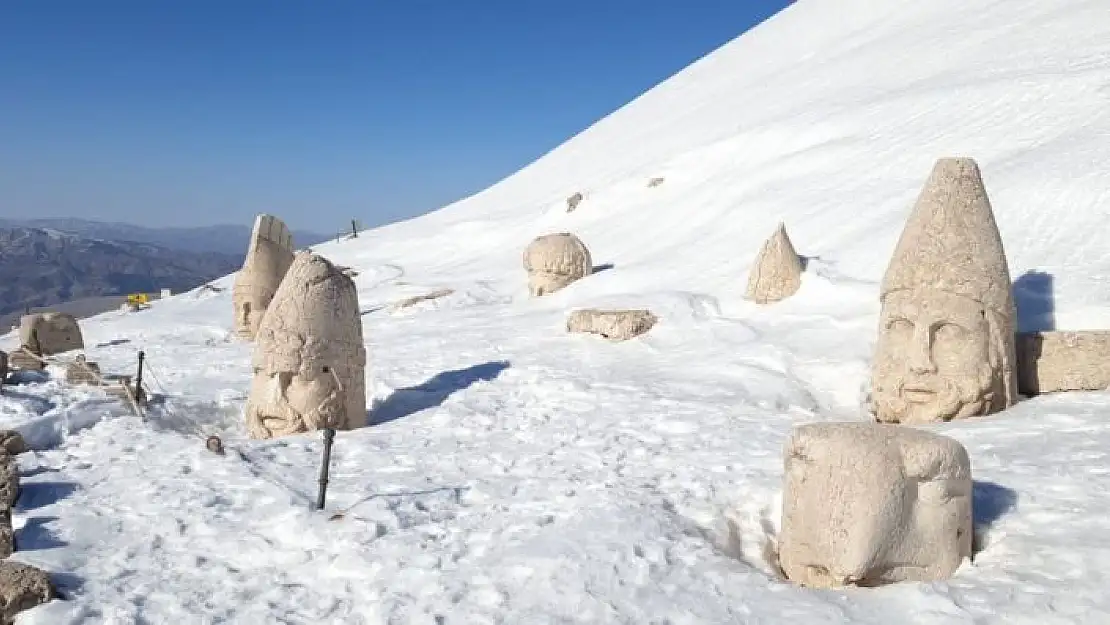 'Nemrut Dağı´nda kar esareti'