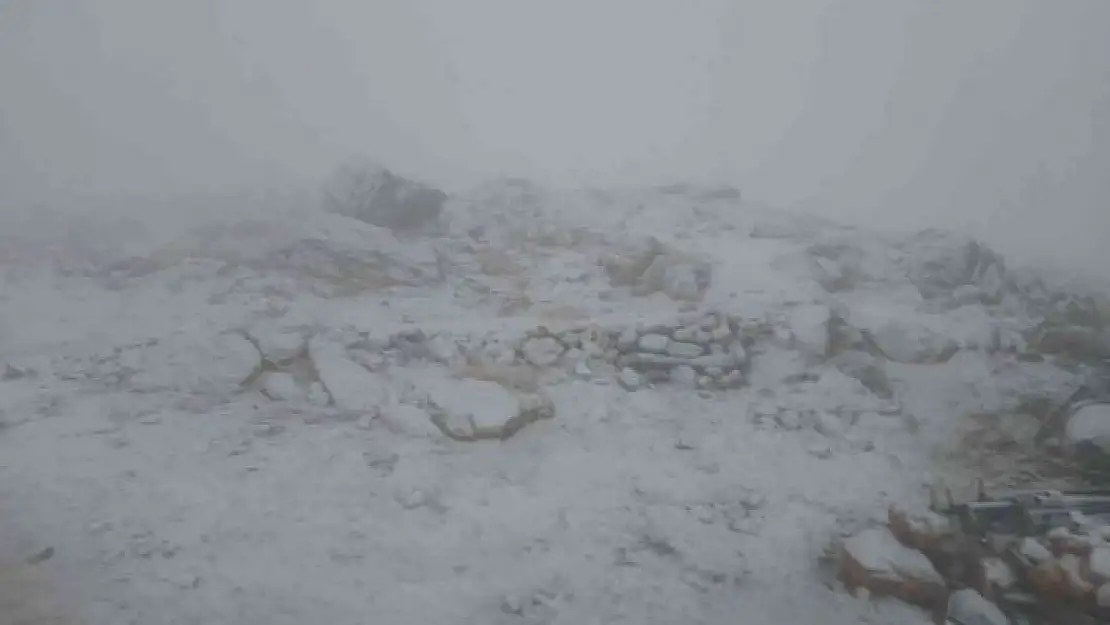 'Nemrut Dağı´nda kar yağışı başladı'