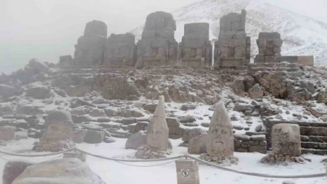 'Nemrut Dağı yeniden beyaza büründü'