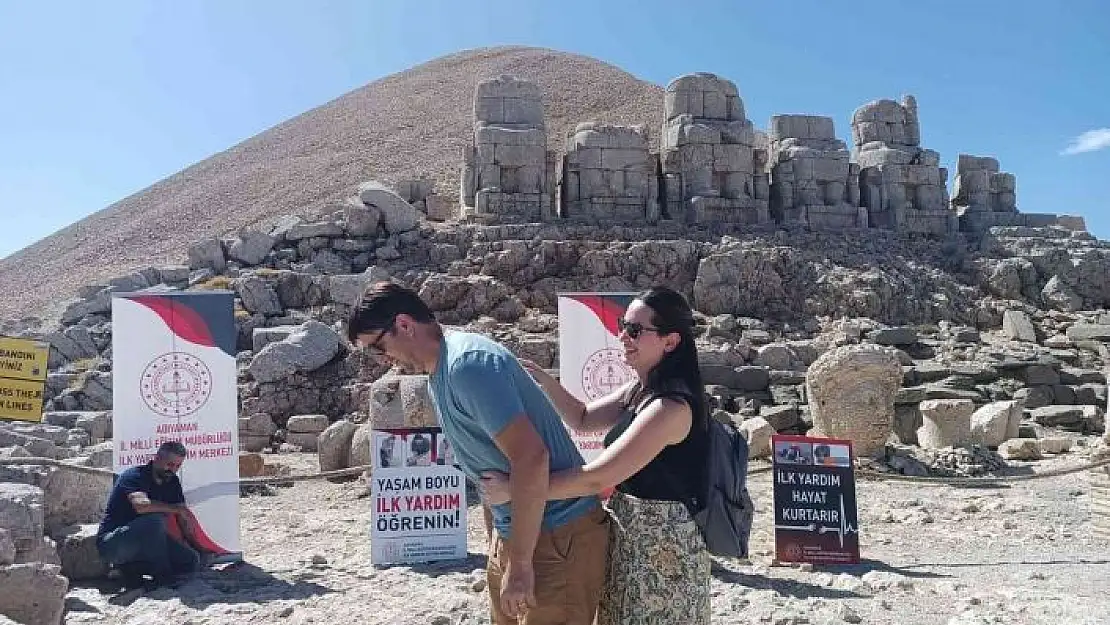 'Nemrut Dağı zirvesinde turistlere ilk yardım eğitimi verildi'