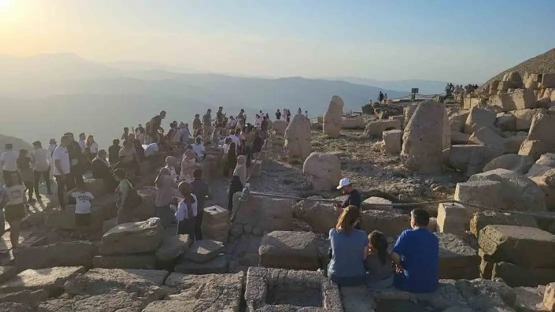 'Nemrut Dağına bayram bereketi'