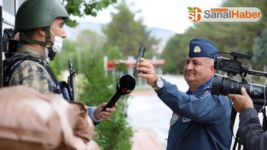 Komutanın askere sürprizi duygulandırdı