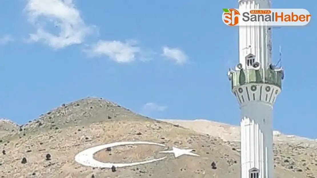 Nurhak Dağı'nın kalbine ay-yıldız işlendi