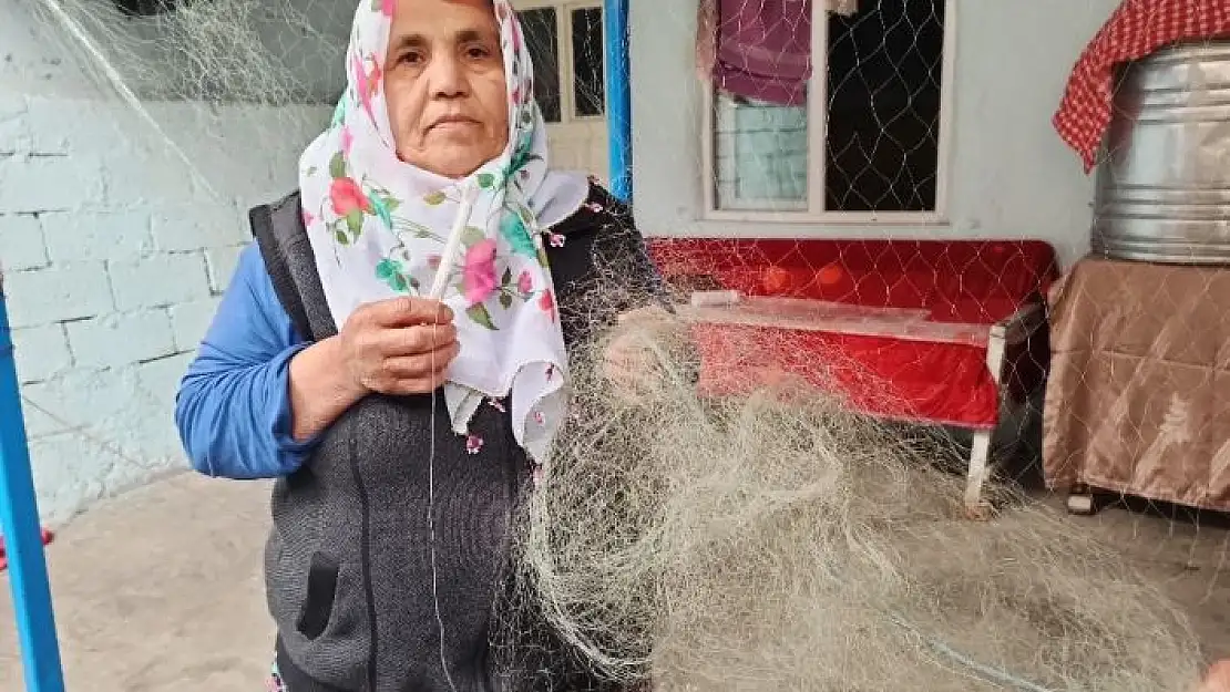 'O ağları örüyor kocası balık avlıyor'