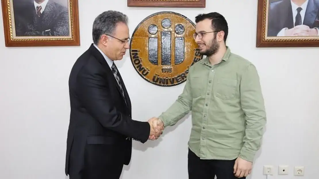 'Öğrenci Senato Başkanlığına tıbbiyeli öğrenci'