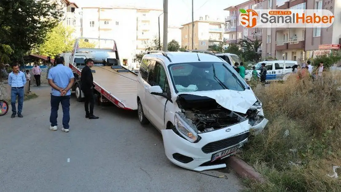 Öğrenci servisi kaza yaptı 8'i öğrenci 9 yaralı