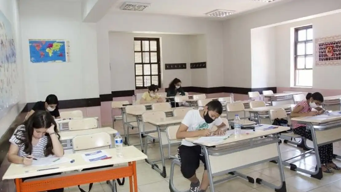 'Öğrenciler bursluluk sınavı öncesinde ter döktü'