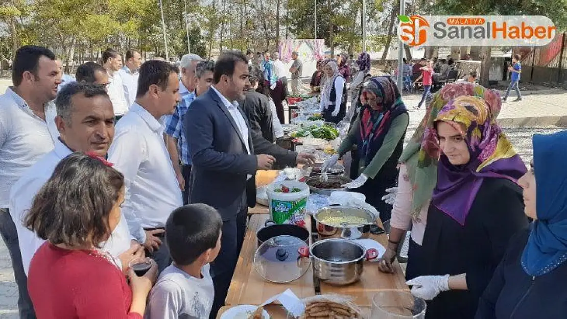 Öğrenciler okulları yararına kermes düzenledi