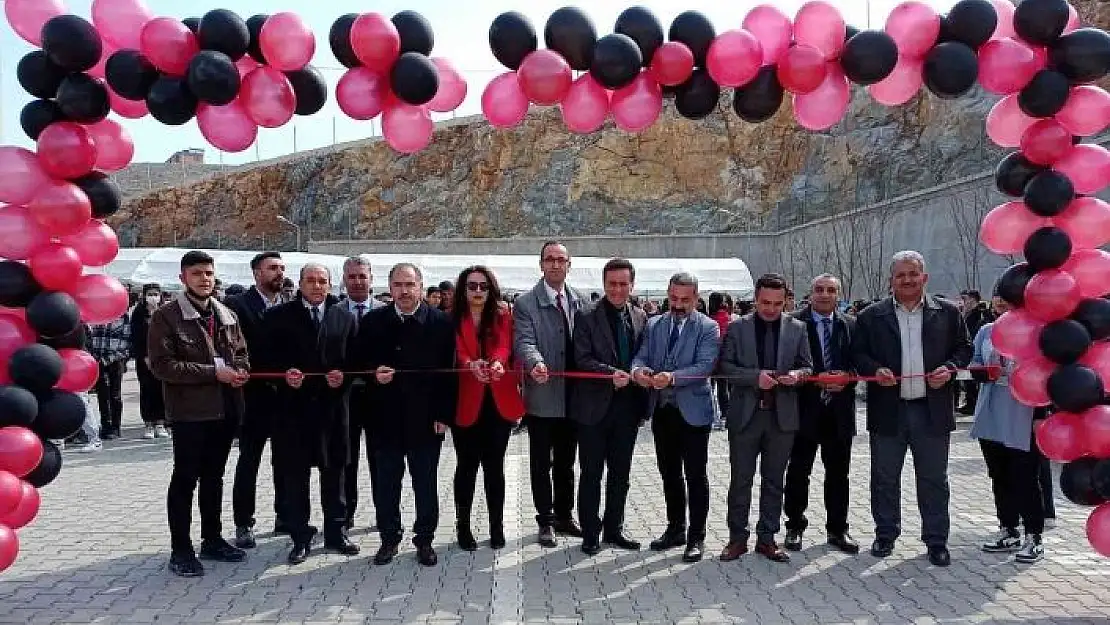'Öğrenciler projelerini bilim fuarında sergiledi'