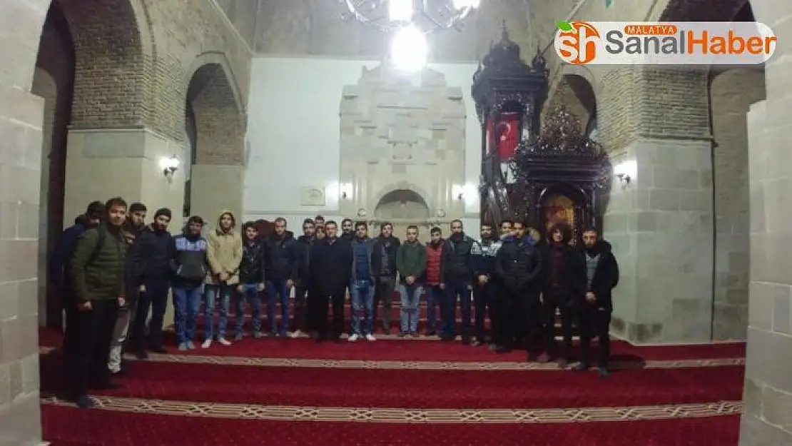 Öğrenciler sabah namazında buluştu