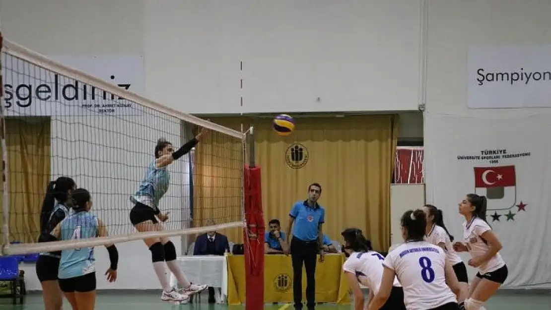 'Öğrencilerde ÜNİLİG Voleybol heyecanı'